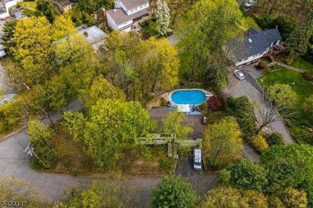 33 Brooksyde Ave, Ringwood Boro, NJ 07456