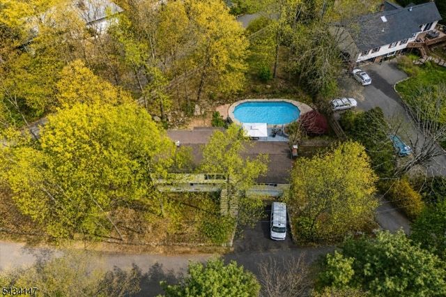 33 Brooksyde Ave, Ringwood Boro, NJ 07456