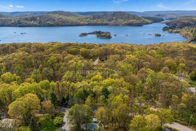 33 Brooksyde Ave, Ringwood Boro, NJ 07456