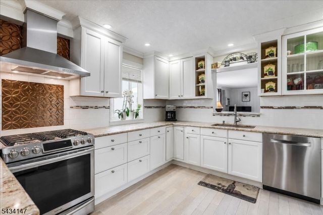 33 Brooksyde Ave, Ringwood Boro, NJ 07456