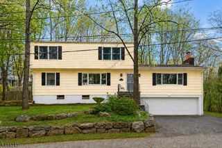 33 Brooksyde Ave, Ringwood Boro, NJ 07456
