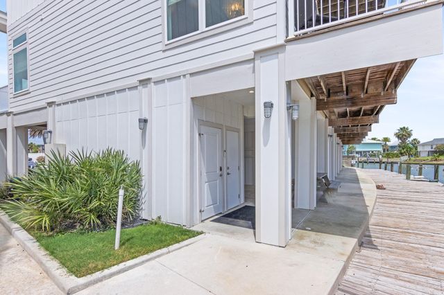 38 Mazatlan Drive 11, Rockport, TX 78382