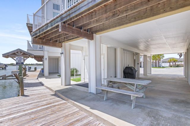 38 Mazatlan Drive 11, Rockport, TX 78382