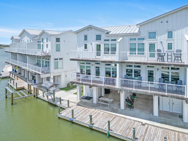 38 Mazatlan Drive 11, Rockport, TX 78382