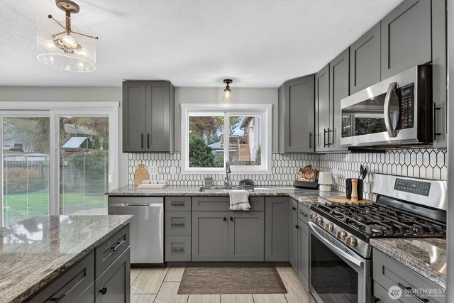 1500 E Fairhaven Avenue, Burlington, WA 98233