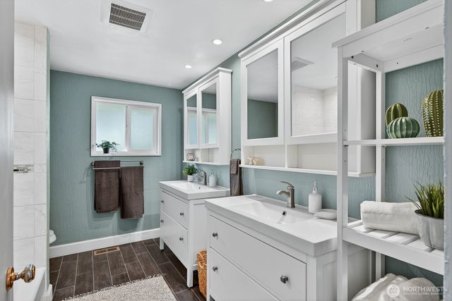 1500 E Fairhaven Avenue, Burlington, WA 98233