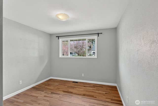 1500 E Fairhaven Avenue, Burlington, WA 98233