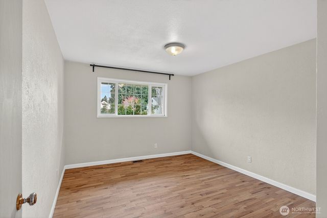 1500 E Fairhaven Avenue, Burlington, WA 98233