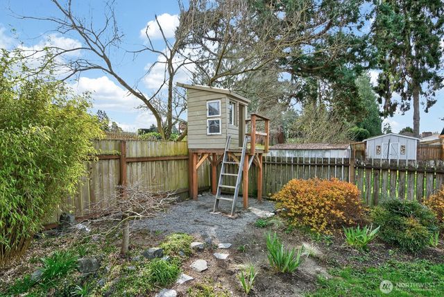 1500 E Fairhaven Avenue, Burlington, WA 98233