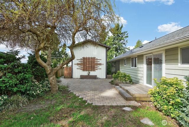 1500 E Fairhaven Avenue, Burlington, WA 98233