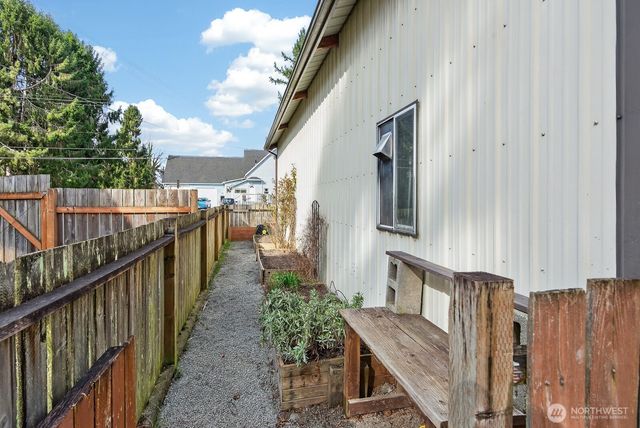 1500 E Fairhaven Avenue, Burlington, WA 98233