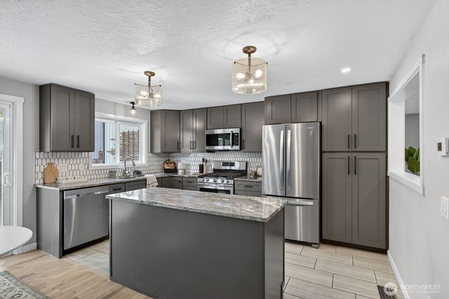 1500 E Fairhaven Avenue, Burlington, WA 98233