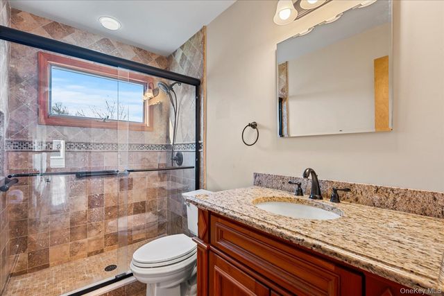 18 N Walk, Jamesport, NY 11947