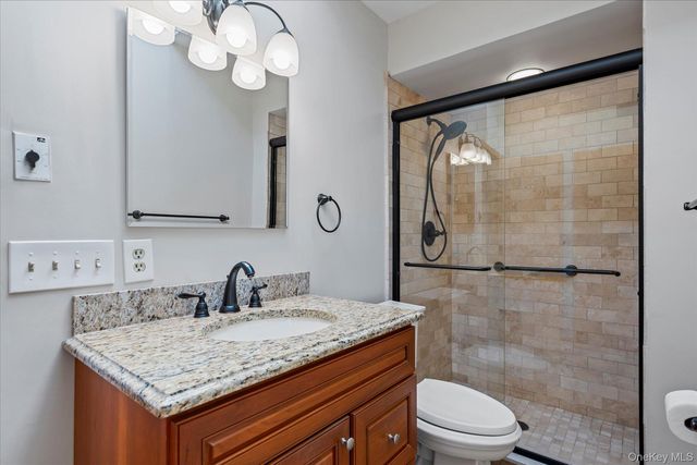 18 N Walk, Jamesport, NY 11947