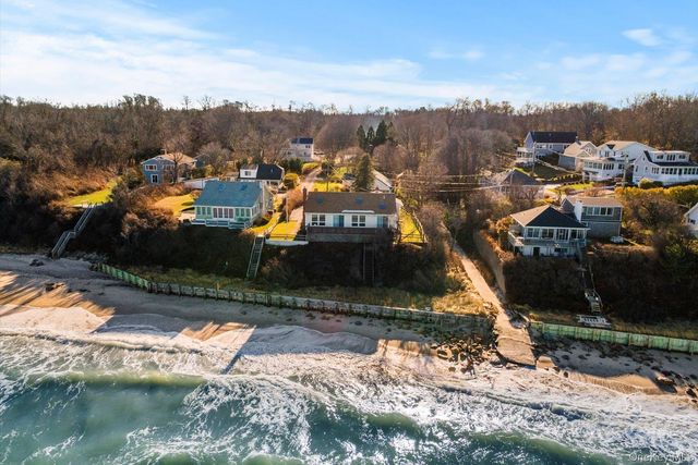 18 N Walk, Jamesport, NY 11947