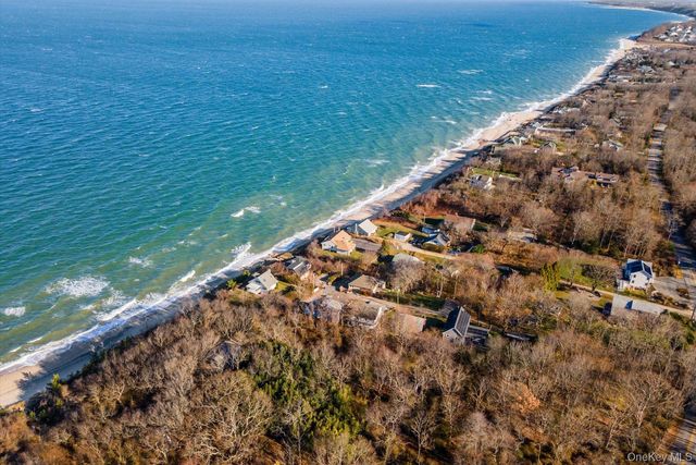 18 N Walk, Jamesport, NY 11947