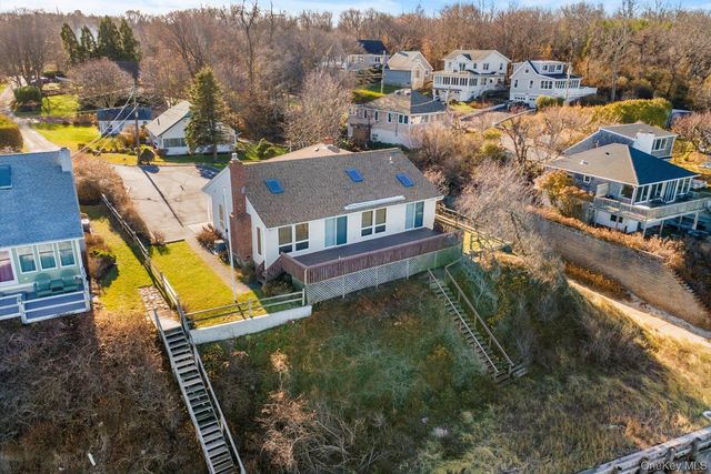 18 N Walk, Jamesport, NY 11947