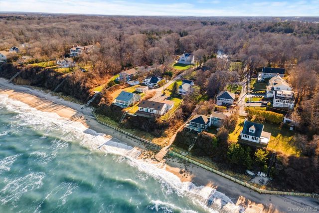 18 N Walk, Jamesport, NY 11947