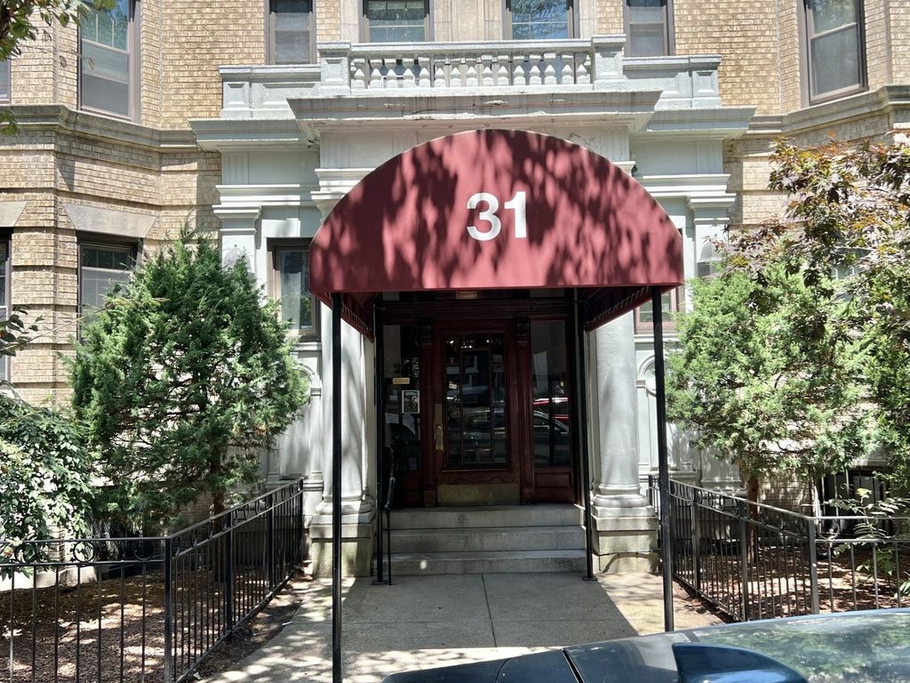 31 Queensberry 11, Boston, MA 02215