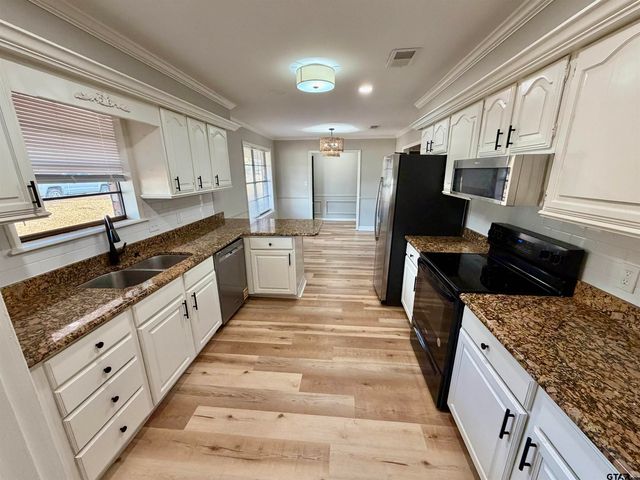 404 Brookwood, Mt Pleasant, TX 75455