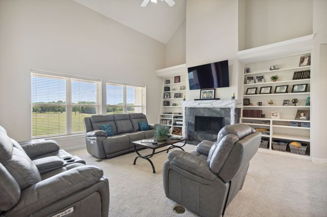 626 Scoggins Road, Tioga, TX 76271