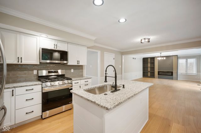 7474 Oakland Hills Drive, Indianapolis, IN 46236