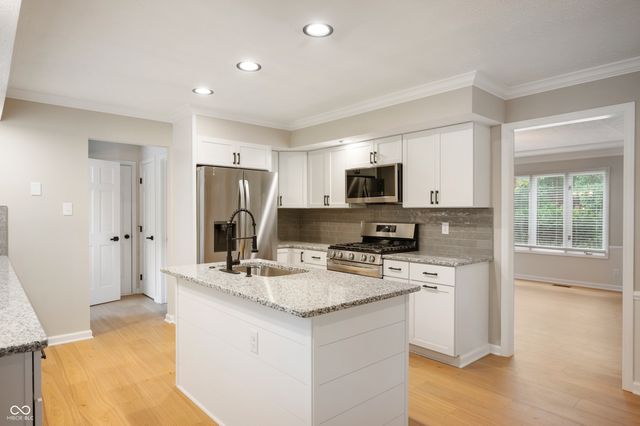 7474 Oakland Hills Drive, Indianapolis, IN 46236