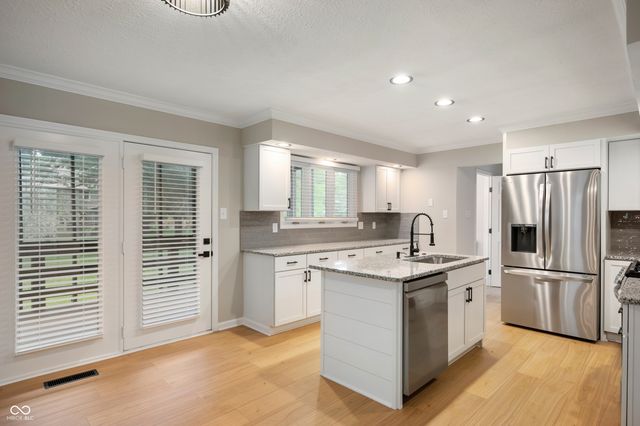 7474 Oakland Hills Drive, Indianapolis, IN 46236