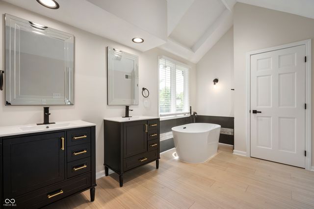 7474 Oakland Hills Drive, Indianapolis, IN 46236