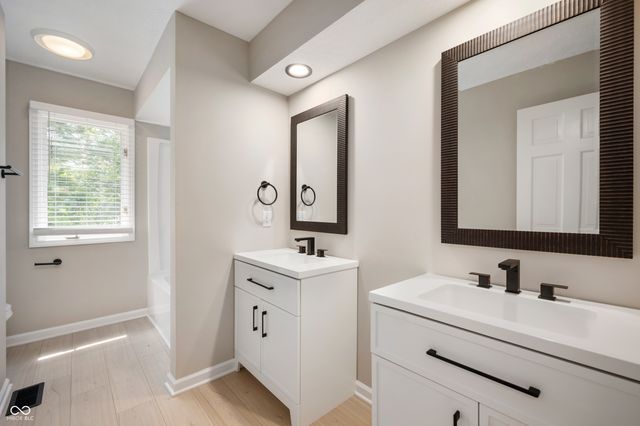 7474 Oakland Hills Drive, Indianapolis, IN 46236