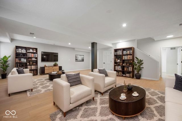 7474 Oakland Hills Drive, Indianapolis, IN 46236