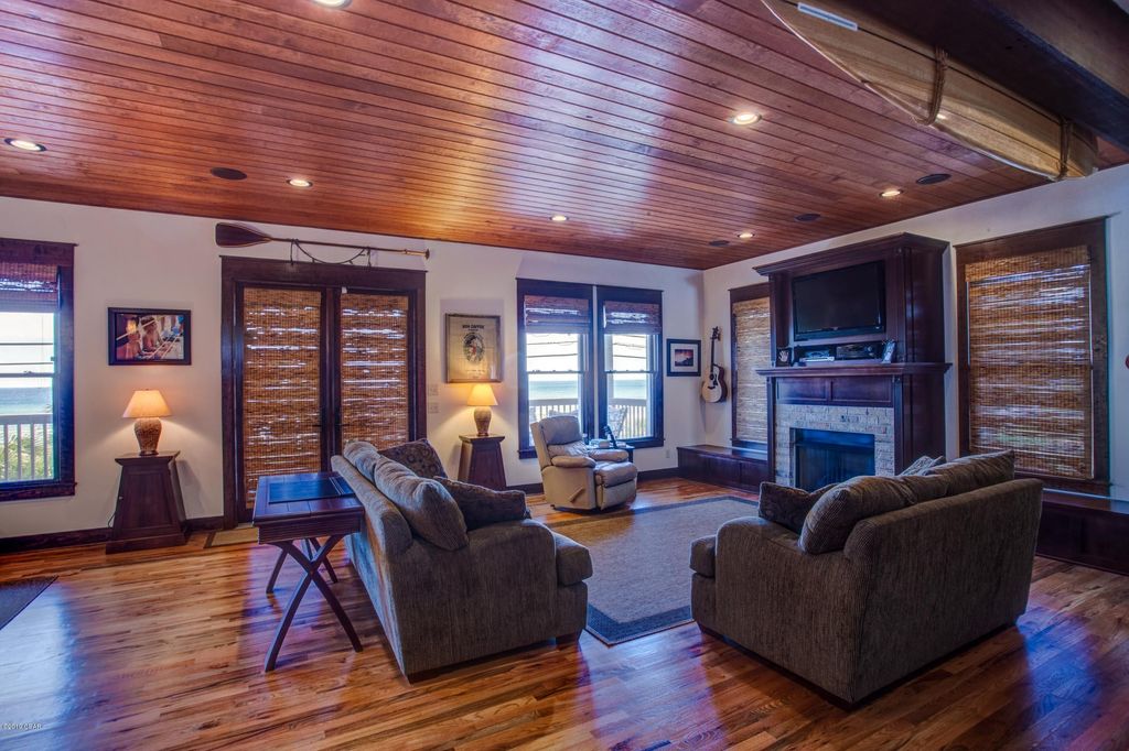 Image 10 of property listing at 13708 Front Beach Road, Panama City Beach, FL 32413