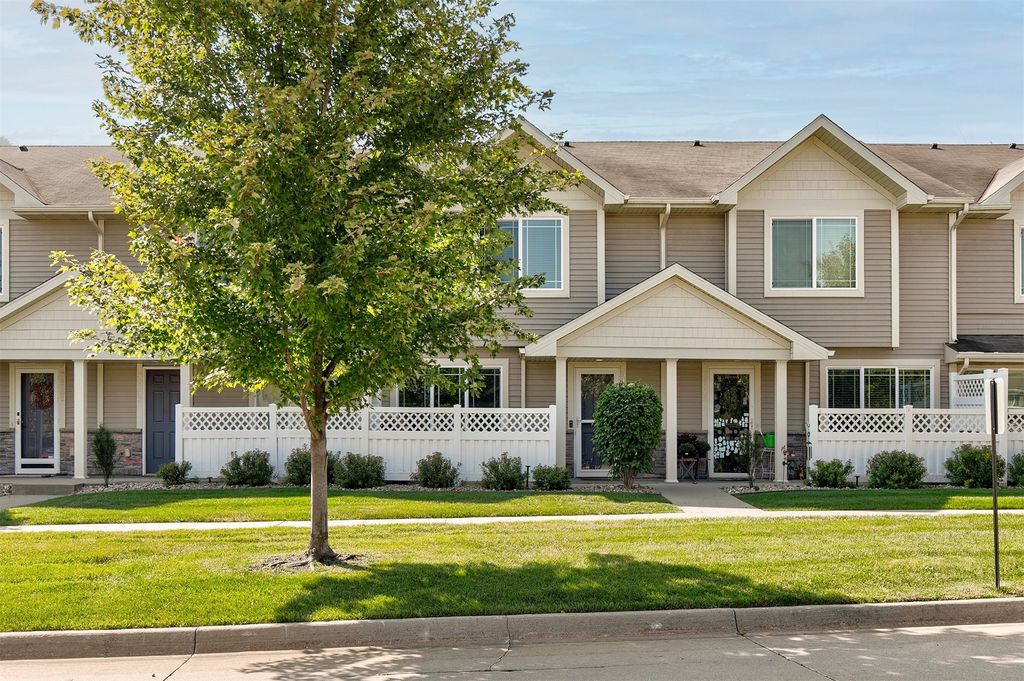 8601 Westown Parkway 34104, Waukee, IA 50266