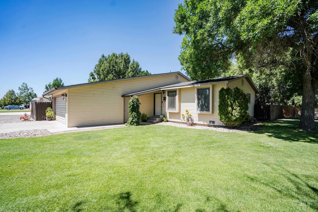 664 Columbine Dr, Paul, ID 83347
