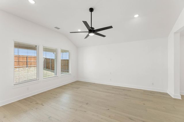 712 Hawthorn Lane, Mansfield, TX 76063