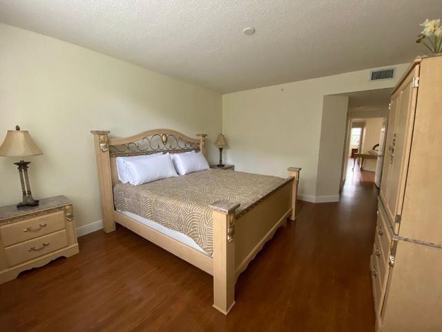11780 SAINT ANDREWS Place 201, Wellington, FL 33414