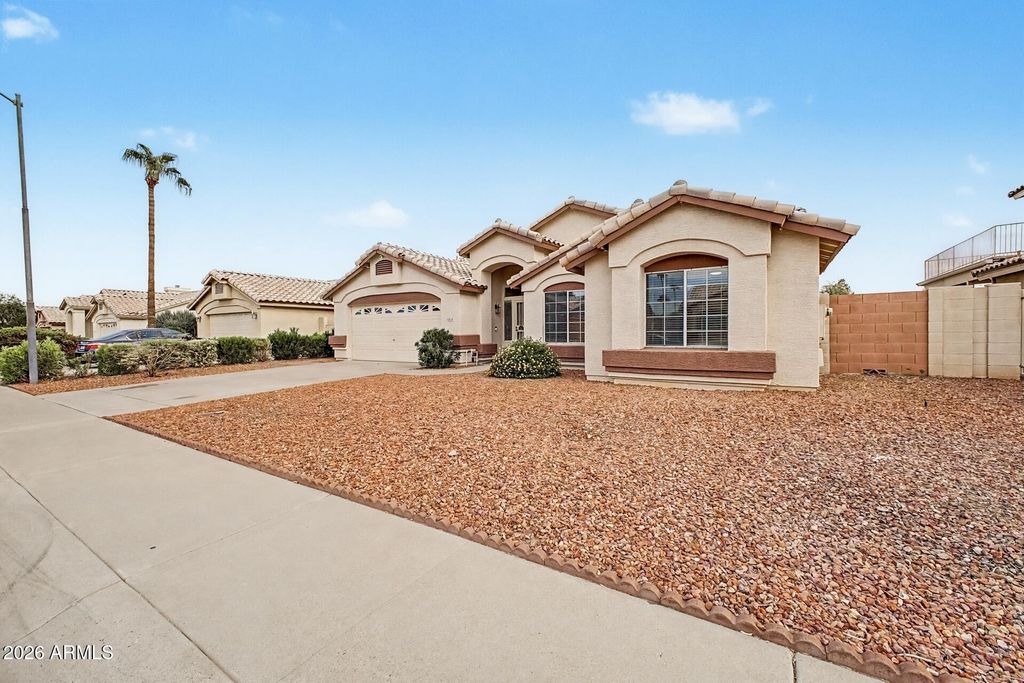 8815 W PORT AU PRINCE Lane, Peoria, AZ 85381 — photo 4