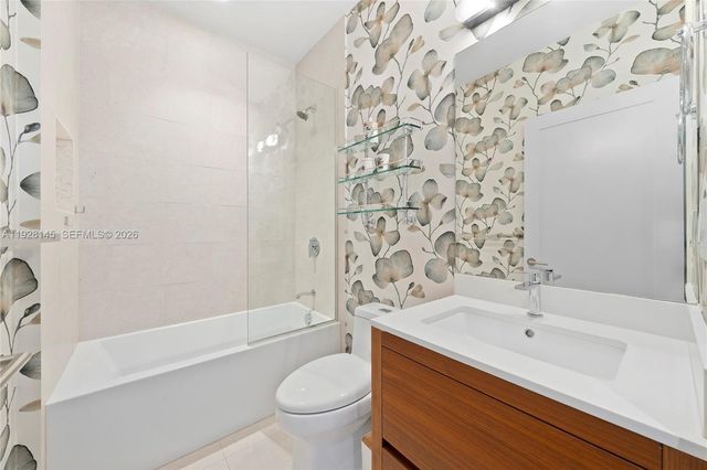 3581 E Glencoe Street 403, Miami, FL 33133