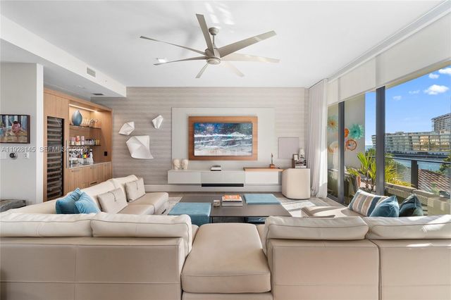 3581 E Glencoe Street 403, Miami, FL 33133