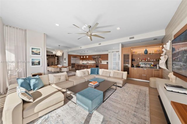 3581 E Glencoe Street 403, Miami, FL 33133