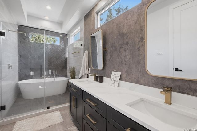 1318 Mountain Top Loop, Canyon Lake, TX 78133