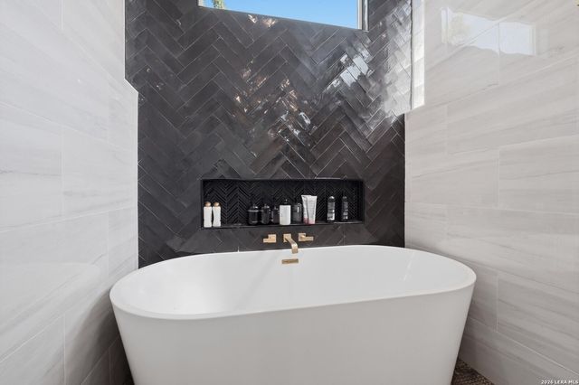 1318 Mountain Top Loop, Canyon Lake, TX 78133