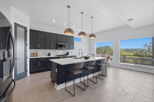 1318 Mountain Top Loop, Canyon Lake, TX 78133