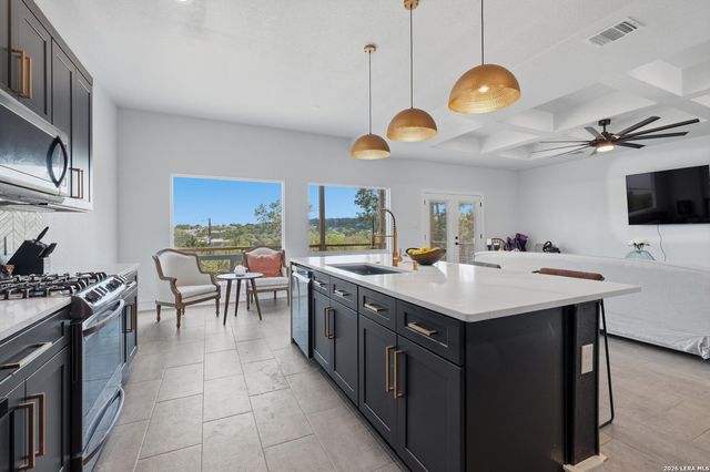 1318 Mountain Top Loop, Canyon Lake, TX 78133