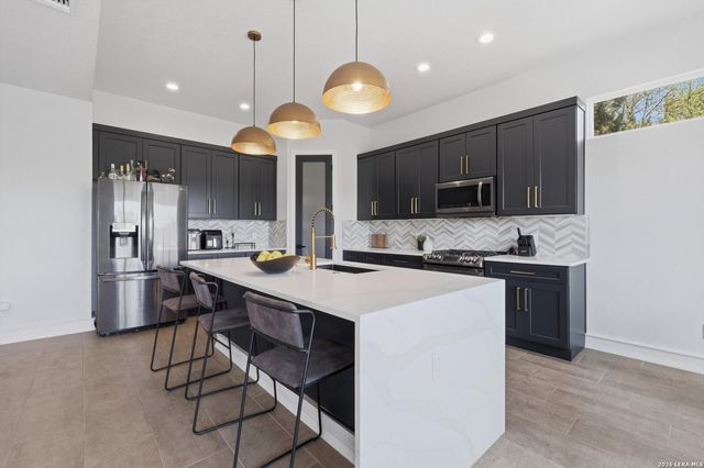 1318 Mountain Top Loop, Canyon Lake, TX 78133