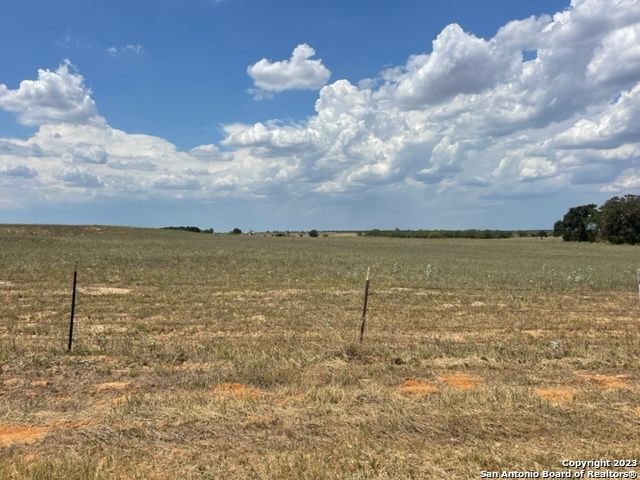 8B County Road 232, Floresville, TX 78114