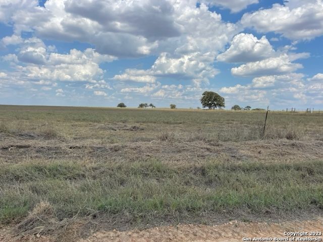 8B County Road 232, Floresville, TX 78114
