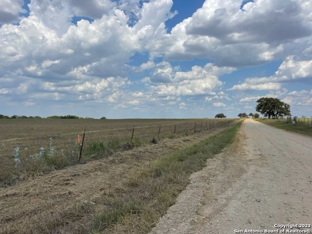 8B County Road 232, Floresville, TX 78114