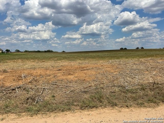 8B County Road 232, Floresville, TX 78114