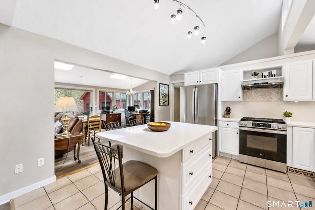 14 Northgate, Simsbury, CT 06070
